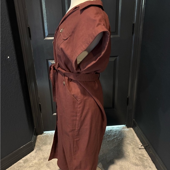 Elegant Brown Button-Down Dress - Picture 2 of 4
